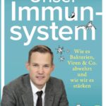 Hendrik Streeck Instagram - Nach fast 6 Jahren Arbeit ist es soweit! Pandemie-bedingt liegen geblieben…Es freut mich riesig Euch mitzuteilen, dass mein neues Buch am 28.10 im @piperverlag erscheint! Wie funktioniert eigentlich unser Immunsystem? Was macht ein Impfstoff und wie bekämpfen wir Viren und Bakterien? Zunächst hatte ich ein Kinderbuch gemalt, um es drei kleinen und wichtigen Menschen in meinem Leben näher zu bringen. Dann dachte ich, dass das Thema so spannend ist, dass sich viel mehr Menschen dafür interessieren werden. Nun ist es endlich fertig! Mit fast 80 Abbildungen, die ich selbst gezeichnet habe. Ein Herzensprojekt von mir! #virus #corona #herzensangelegenheit #gesundheit #immunsystem #immunity #immunsystem #wissenschaft #teamwissenschaft #ukbonn #bildung