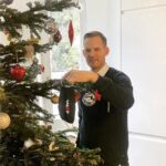 Hendrik Streeck Instagram – Auch wenn es ein anderes Weihnachten sein wird, einfach mal Maske ablegen und die Zeit genießen. Ich wünsche allen gesegnete Weihnachten 🎄 Bonn, Germany