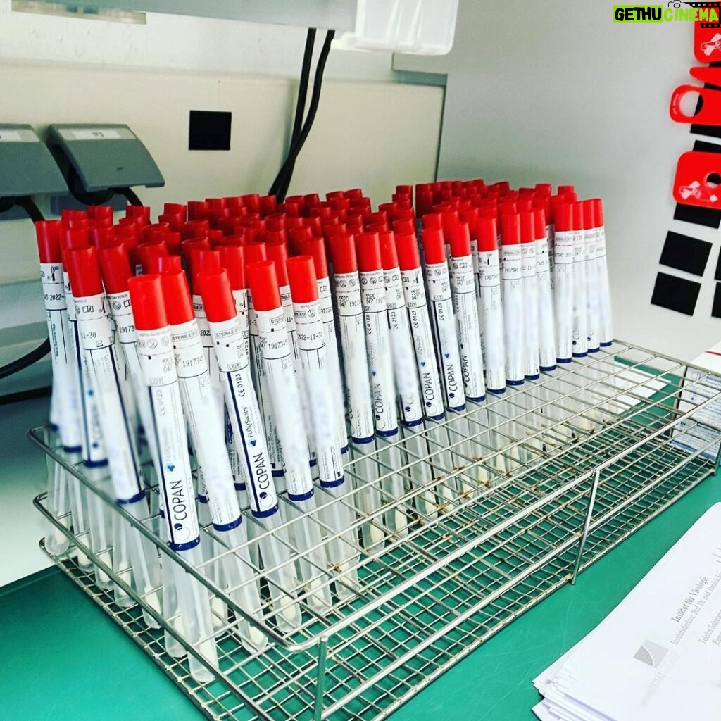 Hendrik Streeck Instagram - Last SARSCoV2 screening run for today... It’s not getting boring! Big thanks to the team!🙏🏻 #covid_19 #coronavirus Universitätsklinikum Bonn