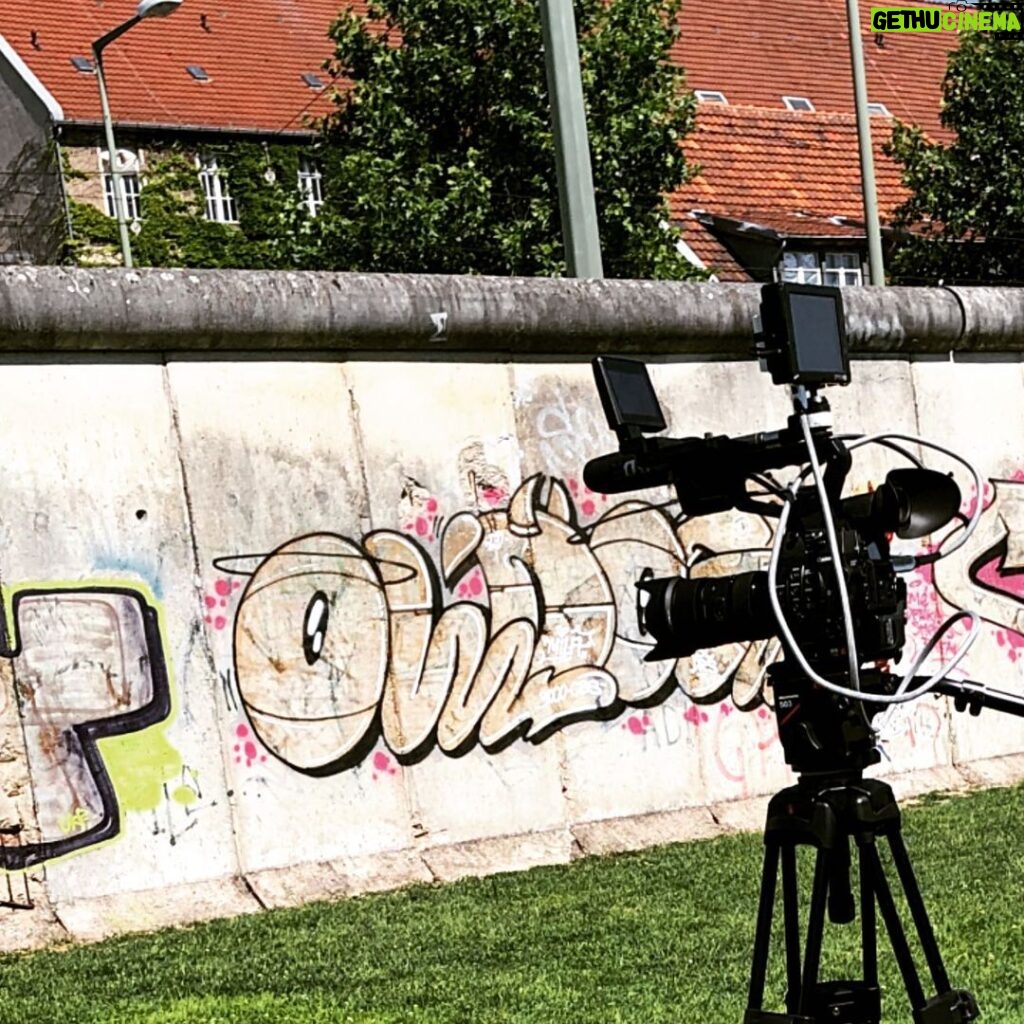 Hendrik Streeck Instagram - Heute mal was ganz anderes gemacht!🤪 🙈😊 Gedenkstätte Berliner Mauer