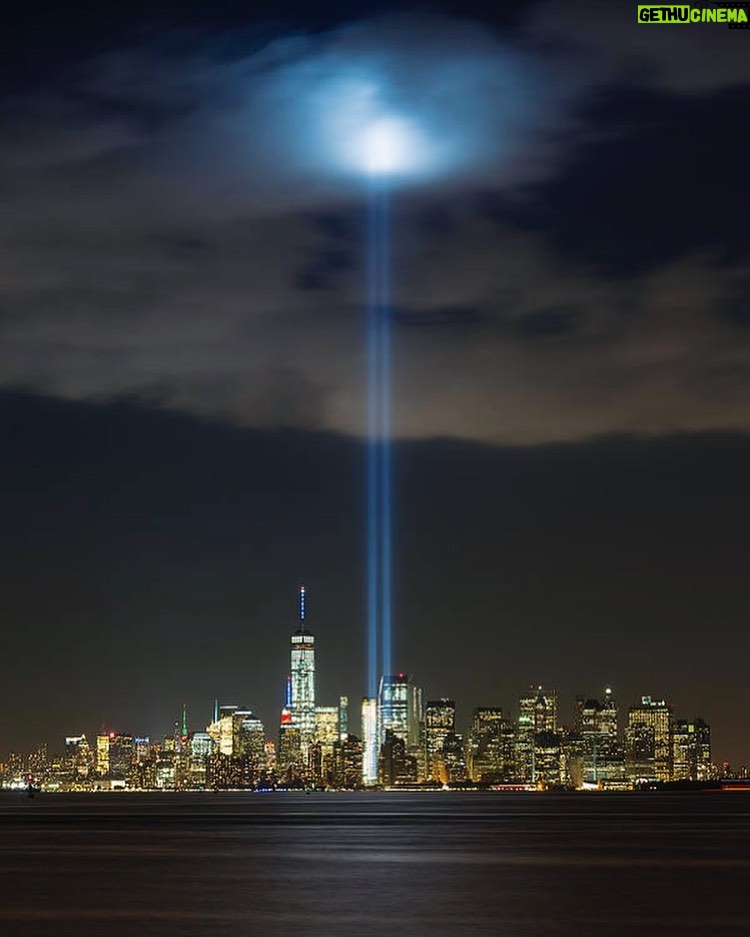 Henny Russell Instagram - I am grateful to remember this day in 2001. It was remarkable to be in Manhattan & see everyone talking to each other—busboys & CEOs, old & young, black, brown, white, Asian—we were united in a way I had never experienced before or since. People helping each other, giving out water & sneakers to people walking across bridges, lines around the block to donate blood. Not 2 parties, not divided—we were all ONE. We were all Americans. The loss & the grief & the fear & the smell were horrible, but the unity was beautiful. #StrongerTogether #NeverForget #911