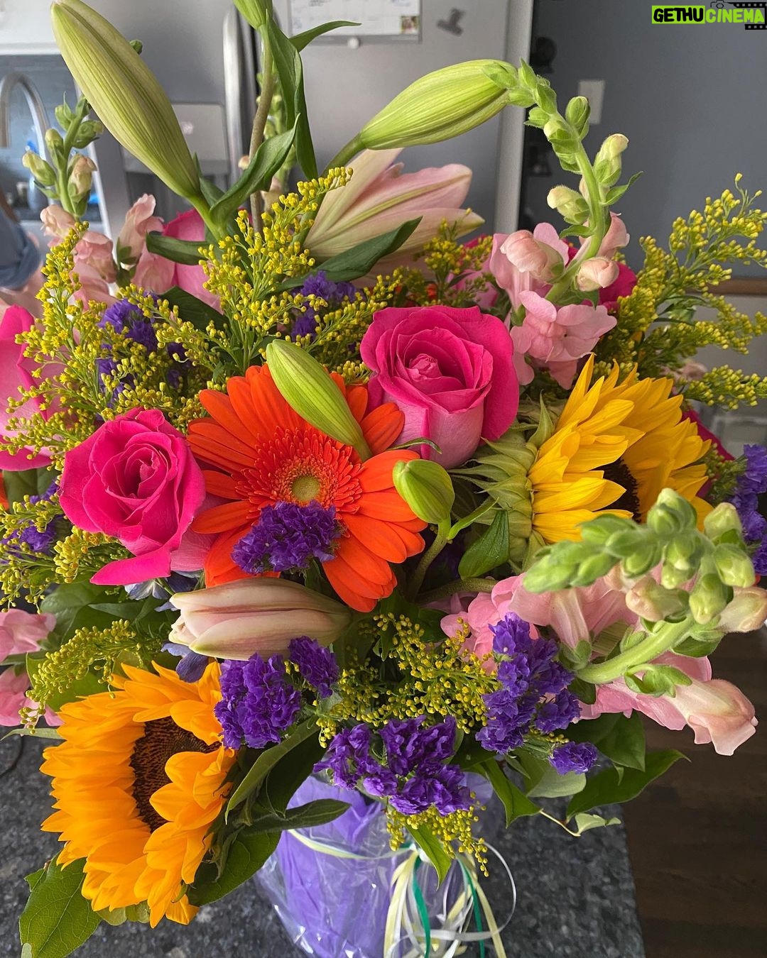Henny Russell Instagram - Just received these gorgeous flowers from a dear friend. THANK YOU @haroldsurratt ❤️❤️❤️