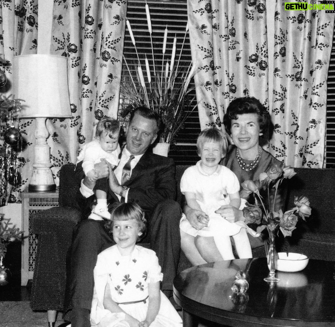 Henny Russell Instagram - My 1st Christmas. 🎄❤️