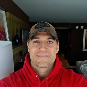 Henry Cavill Instagram - GO CHIEFS!

Massive thank you to Apple for inviting me and Natalie to the SuperBowl!

Give em hell lads!

Let's goooooooo!