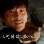 Heo Ji-woong Instagram - 한 때 운동선수를 꿈꾸었으나 절도로 징역을 살고 사기와 포주일을 하다가 다시 감옥에 간 남자. 나와서 핫도그를 팔다가 우연히 요식업으로 빛을 보게 되어 식당을 열었고, 그 식당에 들른 독재자의 눈에 들어 그의 요리사로, 그리고 다시 용병 그룹의 수장이 되어 정규군이 할 수 없는 민감하고 불법적인 일을 수행하는 독재자의 숨은 오른팔이 되었습니다. 러시아-우크라이나 전쟁을 통해 큰 힘을 얻고 이에 부담을 느낀 독재자와의 관계가 묘하게 틀어지나 싶더니 정규군이 자기 부대를 미사일로 공격했다며 급기야 지난 주말 쿠데타를 일으켰습니다. 여기까지만 해도 해괴한 일이지요. 그런데 거침 없이 진격하던 그가 모스크바를 목전에 두고 회군을 결정했다는 것. 푸틴 또한 그를 처벌하지 않고 벨라루스로 망명하게 허락했다는 것. 이게 대체 다 무슨 일일까요. 말해봐요. 대체 나한테 왜 그랬어요. 넌 나한테 모욕감을 주었어. 정말 나 죽이려고 그랬어요? 당신 밑에서 개처럼 일해온 나를! 빵! 그렇다고 돌이킬 수 없잖아요. 칼을 가지고 동탁을 찾았으면 찌르든가 끝까지 꺼내지 말든가 둘 중 하나이지요. 조조처럼 칼을 꺼냈다가 바쳐봤자 동탁이 속을리도, 용서할리도 없습니다. 조조도 이병헌도 돌이킬 수 없었던 걸 프리고진은 할 수 있다고 생각하는 걸까요. 푸틴과 프리고진은 서로 사랑했던 걸까요. 지켜봅시다. #허지웅쇼 #오프닝 #sbs라디오
