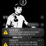 Heo Ji-woong Instagram - 조금은 기억에 남을만한 아침이었지요. 평소에는 알아서 잘 깨거나 핸드폰이 잠을 깨우는데요. 오늘은 나라가 깨워줬습니다. 전역한 이후로 정말 오랜만이네요. 다들 대피는 잘 하셨는지요. 그런데 이미 며칠 전 이례적으로 시간까지 구체적으로 통보되었고 지속적으로 뉴스를 통해 알려졌던 예정된 일이 굳이 새벽에 안전도 긴급도 아닌 ‘위급’ 재난문자를 통해 알려야할 문제인지 잘 모르겠습니다. 덕분에 재난문자를 꺼둔 폰도 전부 울렸으니까요. 게다가 이건 일본의 오키나와 주민들이 받아야지 서울 시민이 받을 게 아니잖아요. 결국 30분도 안되어서 오발령이었다는 소식이 전해졌지요. 오발령이었다는 행안부의 공지조차 위급재난문자로 왔다는 대목에서 아침에는 일찍 일어나 크게 웃고 시작하는 게 건강에 좋다는 깊은 뜻이 느껴집니다. 이후로는 정부와 서울시, 합참의 해명이 책임을 떠넘기는 모양새로 엇갈리고 있는데요. 차라리 정부와 군과 지자체가 한 목소리로 과도한 대응이었을지 몰라도 해야만 했다고 해명했다면 적어도 계획이 있었구나, 납득이 갈텐데. 우리가 위급시에 어떻게 허둥대는지 지켜본 북쪽의 정신 나간 사람들에게만 좋은 일이었습니다. 이러다가는 진짜 위급상황이 닥쳤을 때 시민들이 안일하게 생각하고 대처에 게으르지 않을까. 걱정이 됩니다. #허지웅쇼 #오프닝 #sbs라디오
