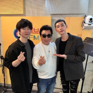Heo Ji-woong Instagram - 수술 잘 마치고 이번 주 월요일부터 <허지웅쇼>를 다시 진행하고 있습니다. 다음 주부터 <이제 만나러 갑니다>에도 복귀합니다. 아직은 멍과 붓기가 남아있고 뼈도 완전히 붙지 않았지만 괜찮아지겠지요. 걱정해주셔서 고맙고 죄송합니다. 아프지 말고, 다치지 말고 모두 건강하고 평안하시길 바랍니다. #허지웅쇼 #임하룡 #임영식