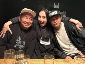 Hideo Nakano Instagram - 久しぶりに品川監督に
会えました！
エミリと品川君と熱い時間を過ごして

夜道をフラフラになって帰ってます
いい時間でした
品川監督、アメリカ映画
頑張ってね

#instagram #instagood 
#enjoy #japan #koenji