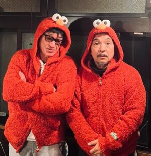 Hideo Nakano Instagram - 昨日の忘年会
小沢仁志さんから誕生日だった2人に
プレゼント🎁
来年還暦だろ！
来年はコレを着て忘年会に来い‼️
お祝いのパワハラ発言を頂きました
有難う御座います

#忘年会 #誕生日 #instagood