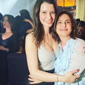 Hilal Saral Instagram - Prenses 💜 yine yüzümü güldürdü 🎈görmek hep iyi gelir 🧿🧿🧿 @berenn_saat @ayyapim  Iemmy’s - Academy day istanbul etkinliği kapanış partisi