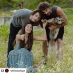 Hilal Saral Instagram – #Repost @netflixturkiye with @make_repost
・・・
Aynı anda hem heyecanlanıp hem nasıl huzur dolarız 👉