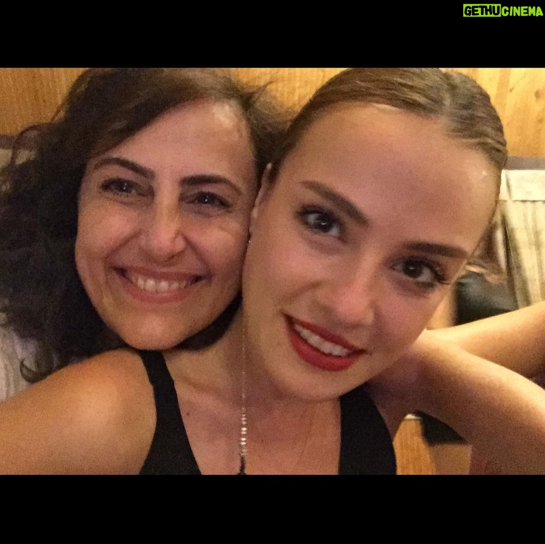 Hilal Saral Instagram - @sedagvn bu da bizim hikayemiz💜💜💜 dert ortağım benim…iyi ki doğdun, iyi ki kardeş, arkadaş dost oldun ve şahane de bir anne oldun, evladınla , oyun arkadaşınla @aliguzeeel nice nice yılların olsun sağlıkla, huzurla