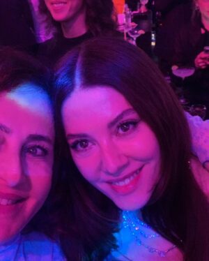 Hilal Saral Instagram - #i̇stanbuli̇çinsonçağrı  @netflixturkiye  @berenn_saat  @ogm.pictures  @kivanctatlitug  @nuranevrensit @gonencuyanik 👏👏👏👏👏