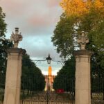 Hilal Saral Instagram - #london #shekspeareglobe #kingsroad #sloanesquare #dukeofyork ❤️rothko @zerrintekindor 💜 @htkndr ❤️