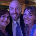 Hilal Saral Instagram - @ogm.pictures 🙏 #yüzyıllıkmucize final yemeği 🍀 nezaketiniz ve zarafetiniz için çok teşekkürler @ogm.pictures 🙏🙏🙏🙏🙏teşekkürler @nuranevrensit ❤️ @cankir ❤️ @alpyenier ❤️ @humeyra19 ❤️ @zerrintekindor @gozdesedaaltunerr ❤️ @aysegulcengiz_official @cemregumeli ❤️ @rebrusahin ❤️ @cediosman ❤️ @birkansokullu1 ❤️ @yalcinhafizoglu ❤️ @emelskryaksoy ❤️ @semaisiksaral ❤️ @sebnemaksoyacikalin ❤️ @sebnem.uslu ❤️ @canel_____ ve tüm #yüzyıllıkmucize ekibi @ecemcalhan @mervenurbengi ❤️❤️❤️