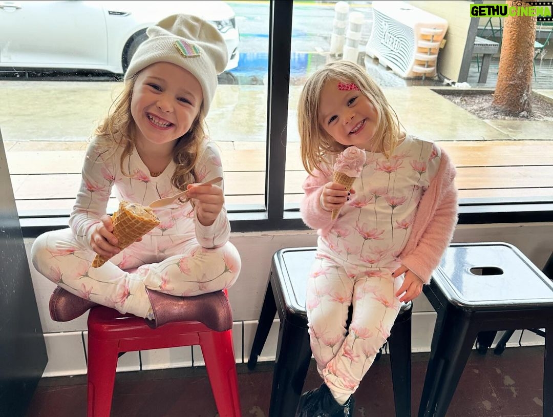Hilary Duff Instagram - πΈ π¦π§ΈπΎπͺΊπ§οΈππ life stuff