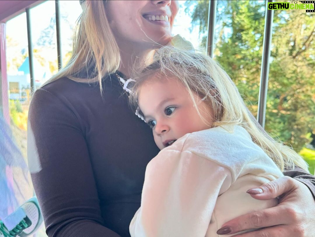 Hilary Duff Instagram - πΈ π¦π§ΈπΎπͺΊπ§οΈππ life stuff