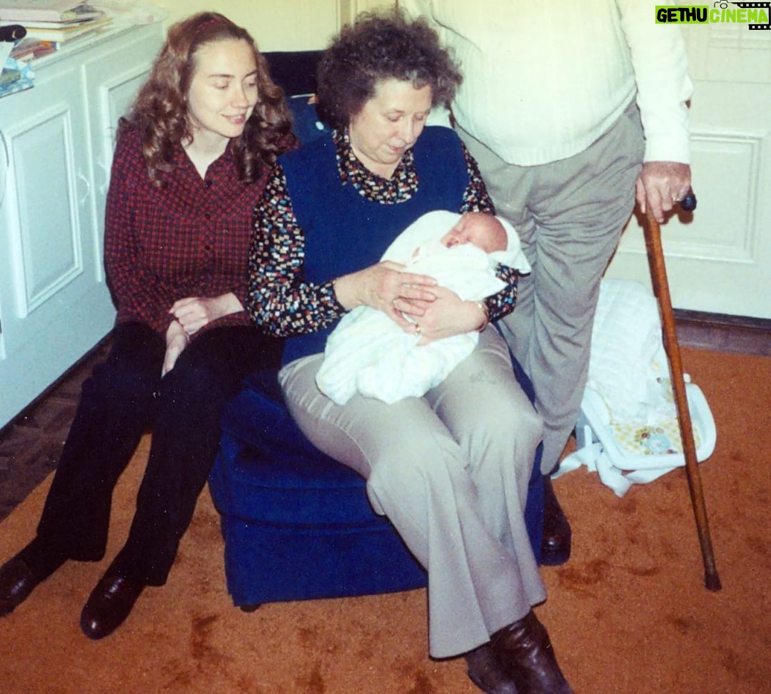 Hillary Clinton Instagram - With Mom, Dad, and a very tiny Chelsea. #tbt