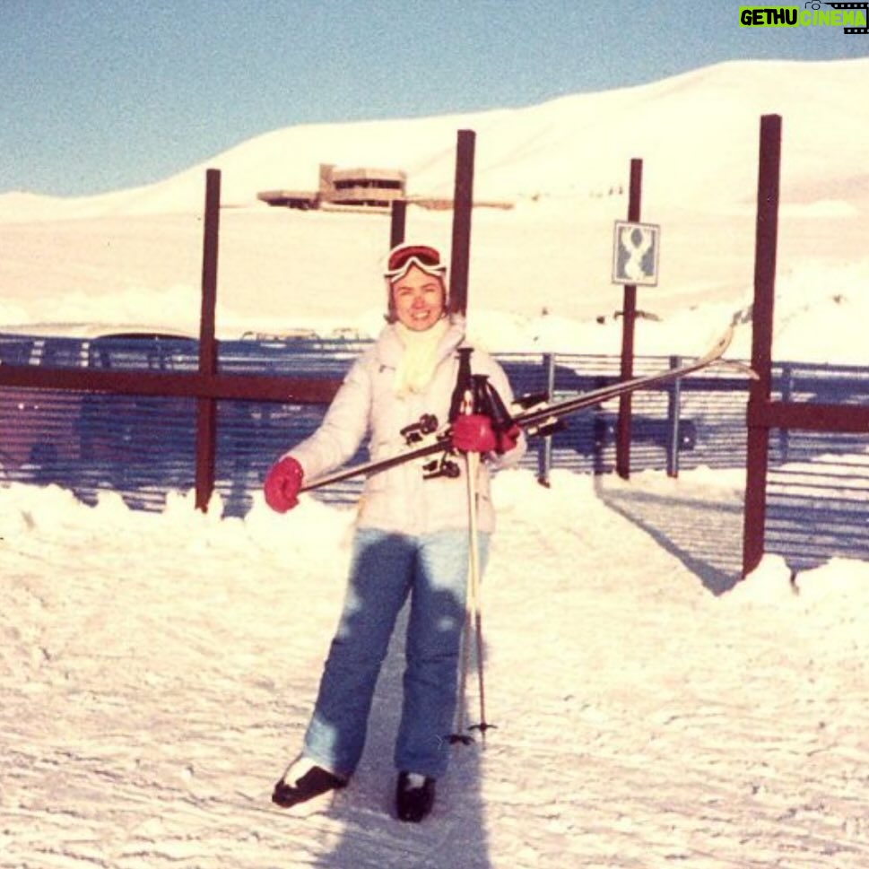 Hillary Clinton Instagram - Hitting the slopes, 1960s. #tbt