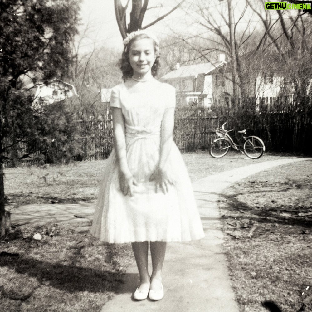 Hillary Clinton Instagram - Dressed for spring, 1960. #tbt
