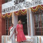 Hillary Clinton Instagram - A #tbt with my friend Ela Bhatt on one of my first visits to the incredible organization she founded and led for nearly five decades: the Self-Employed Women's Association. I was in India last week celebrating SEWA's 50th anniversary and how it's changed millions of women's lives. You can read all about its impact, and Ela's, at the link in my profile.