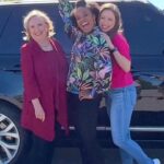 Hillary Clinton Instagram - Hillary and Chelsea jump in the car with two of their favorite #Gutsy women, @AmberRuffin and @vanessawilliamsofficial . Watch the new season of @CarpoolKaraoke now on @AppleTVPlus. 🚗🎤🎶