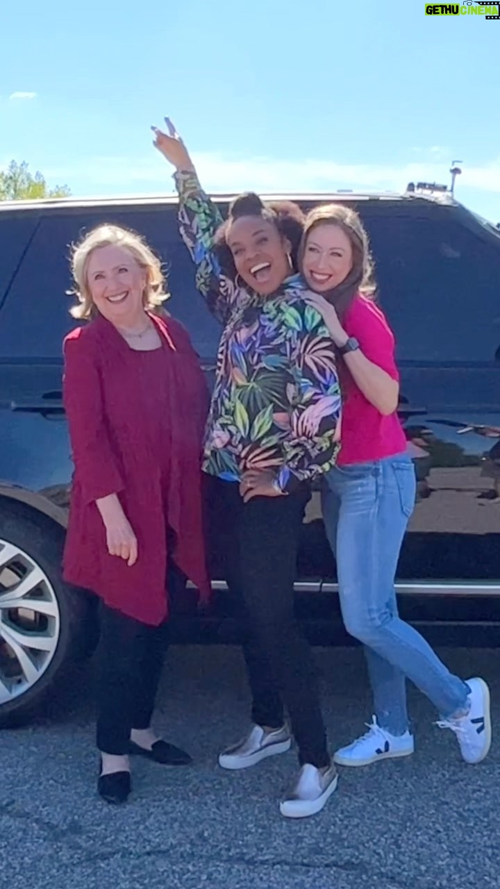 Hillary Clinton Instagram - Hillary and Chelsea jump in the car with two of their favorite #Gutsy women, @AmberRuffin and @vanessawilliamsofficial . Watch the new season of @CarpoolKaraoke now on @AppleTVPlus. 🚗🎤🎶