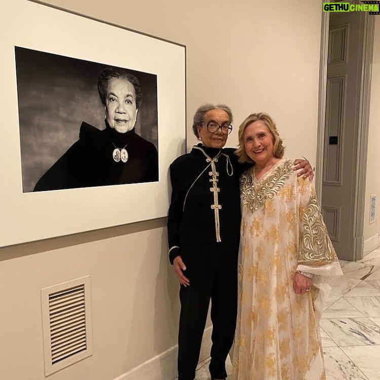 Hillary Clinton Instagram - There are few people who have done more to influence generations of Americans than my friend and mentor, Marian Wright Edelman. I was thrilled to help honor her at @smithsoniannpg last weekend.⁣ ⁣ Marian has spent over six decades making life better for poor children and their families across the country.⁣ ⁣ It would also be impossible to overstate Marian’s impact on my own life.⁣ ⁣ I first met Marian when I was a first-year law student and heard her speak at Yale. She was the first African American woman to pass the Mississippi bar, was fighting for voting rights with the NAACP, and had opened a Head Start program for children in the Mississippi Delta who desperately needed it. She sat with Robert Kennedy in a shack in the Delta, opening his eyes to the realities of poverty in America. She joined Martin Luther King Jr.’s Poor People’s Campaign, dreaming of an America of equality and opportunity. And she created the Children’s Defense Fund to be a strong voice for poor children, children of color, and children with disabilities.⁣ ⁣ Hearing her talk about her work changed my life. I went up to her afterwards and I said, “I’d like to work for you this summer.” I wanted to learn from her—and what an education it was.⁣ ⁣ For Marian, it has always been about children and families.⁣ ⁣ She helped to open public schools to children with disabilities in the 1970s, an effort I was honored to be part of. She worked to expand Medicaid in the 1980s to cover more pregnant women and more children in need. She stood with me and others in the 1990s to create the Children’s Health Insurance Program, improve foster care, and create Early Head Start. She fought to build a bipartisan movement to dismantle the school-to-prison pipeline and reform our criminal justice system. And she’s spent countless hours mentoring the next generation of activists.⁣ ⁣ She has given children all over this country the opportunity to live up to their God-given potential, and we are all the grateful beneficiaries of her noble and necessary mission. Thank you, Marian, and congratulations. #PortraitOfaNation