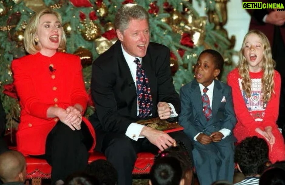 Hillary Clinton Instagram - Wishing you a warm and wonderful Christmas Eve!