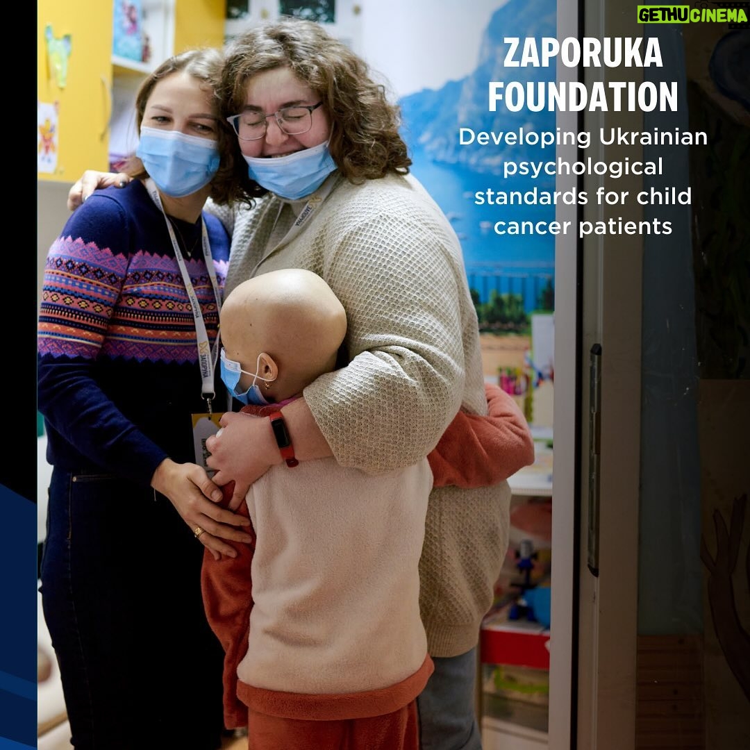 Hillary Clinton Instagram - ๐บ๐ฆMembers of our community addressing the humanitarian crisis in Ukraine: โ @aiforgood โ @zaporuka โ @hainternational_ โ @commonmanforukraine โ @healthtechwb โ @worldjewishrelief โ @sunflowernetwork.io โ @mindbodymed