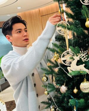 Him Law Instagram - Thank you @lifeyoungofficial 邀請，提早同大家過聖誕！🎄🎄❄️❄️❄️❄️❄️