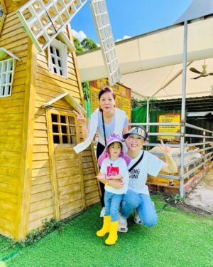 Him Law Instagram - 心心第一次學校旅行，她的笑容好比當日嘅太陽燦爛同溫暖☀️🌈 @tavia_yeung 

#成長紀錄