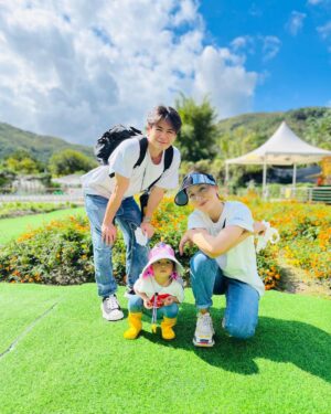 Him Law Instagram - 心心第一次學校旅行，她的笑容好比當日嘅太陽燦爛同溫暖☀️🌈 @tavia_yeung 

#成長紀錄