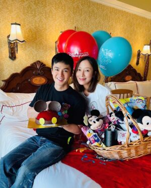 Him Law Instagram - .
一家幾口度過一個簡單而溫馨嘅週末，祝自己同老婆生日快樂🎂🎂
@tavia_yeung

寶貝，爸媽帶你去樂園玩，長大後
，就到你帶爸媽去環遊世界❤️ 

#簡單幸福
#HKDisneyland 
#Birthdaycation #TravelwithoutTravel #FollowYourDreams #CastleofMagicalDreams