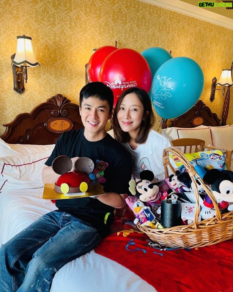 Him Law Instagram - . 一家幾口度過一個簡單而溫馨嘅週末，祝自己同老婆生日快樂🎂🎂 @tavia_yeung 寶貝，爸媽帶你去樂園玩，長大後 ，就到你帶爸媽去環遊世界❤️ #簡單幸福 #HKDisneyland #Birthdaycation #TravelwithoutTravel #FollowYourDreams #CastleofMagicalDreams