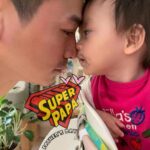 Him Law Instagram - . 👨🏻：爸爸！叫爸爸❤️ 👶🏻：唔好阻住我食飯得唔得呀🍔🥗🌭🍜🥪🫓🍣🌯🫕 #父女日常 #爸爸日常之幻想對白 #囡囡心理陰影🤣 #父親節快樂
