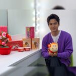 Him Law Instagram - 因為疫情讓大家保持距離， 相信我們今年是沒辦法跟遠方的家人過農曆新年， 也不能每家每戶的登門去拜年和送禮， 但是人沒到，禮可以送到!😉 Kinohimitsu 跟貼心的為你們安排以郵寄的方式親手把禮盒送上門， 讓你在佳節期間不必為疫情煩惱而冒險出門選禮盒。 最特別的是，我們會把你心中想跟對方說的心裏話及溫馨的祝福都寫在祝福卡裏， 好讓我們把你的祝福賀語連同禮盒一起傳送到給你最愛的家人， 親戚和朋友 。讓收禮的人可在這疫情下感受到你滿滿的愛意。 講緊的讓Kinohimitsu 幫你傳遞愛回家吧! #kinohimitsu @kinohimitsumy