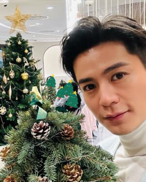 Him Law Instagram - Thank you @lifeyoungofficial 邀請，提早同大家過聖誕！🎄🎄❄️❄️❄️❄️❄️