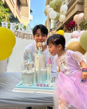 Him Law Instagram - 妹妹3歲生日，爸爸媽咪每年都有將依個日子紀錄落嚟，希望妳長大後會有好多愛以及美好嘅回憶。

3年前畫面好似琴日先發生，辛苦媽咪，要好好愛錫媽咪❤️ @tavia_yeung 

#爸爸已經諗緊妳由第幾年開始會同男朋友過😭
#家姐細佬相親相愛
#多謝AuntieLinda回港就帶埋哥哥姐姐嚟出席
#多謝咁多位
