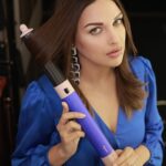 Himanshi Khurana Instagram – Unwrap the magic of the Dyson Airwrap in limited edition colour this Lohri season✨✨

#DysonHair #DysonAirwrap #DysonFestiveStyling #DysonIndia #Gifted