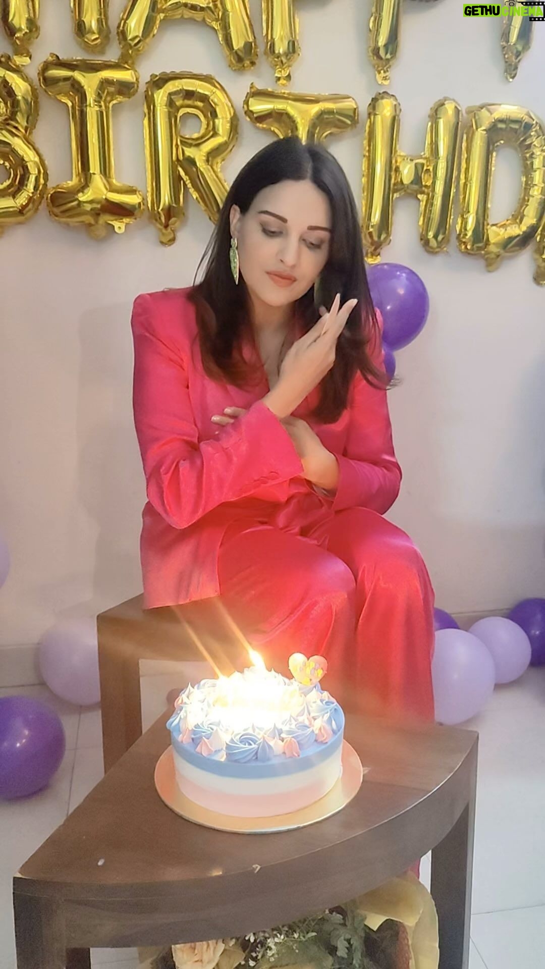 Himanshi Khurana Instagram - 🦧 every good girl needs a little thug