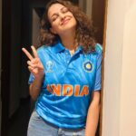 Himanshi Khurana Instagram - Jitega jitega 🇮🇳 India