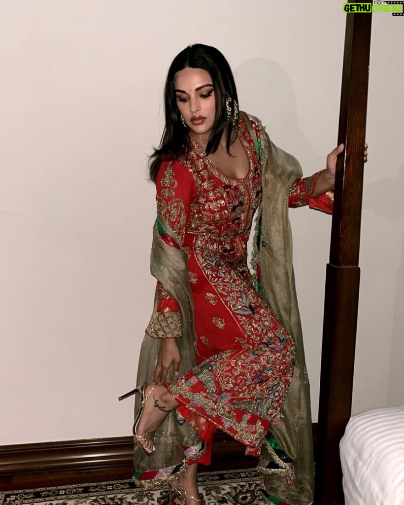 Himanshi Khurana Instagram - Outfit: @mahzabeenpirzada_label HMUA: @kashish_art Jewelery: @urbanmutiyar Styling: @Jewarcreations Heels: @stevemaddenindia