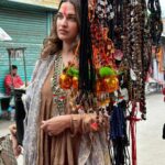 Himanshi Khurana Instagram - Jaganath puri with maa Chaar dham yatra…… Jagannath Dham Puri