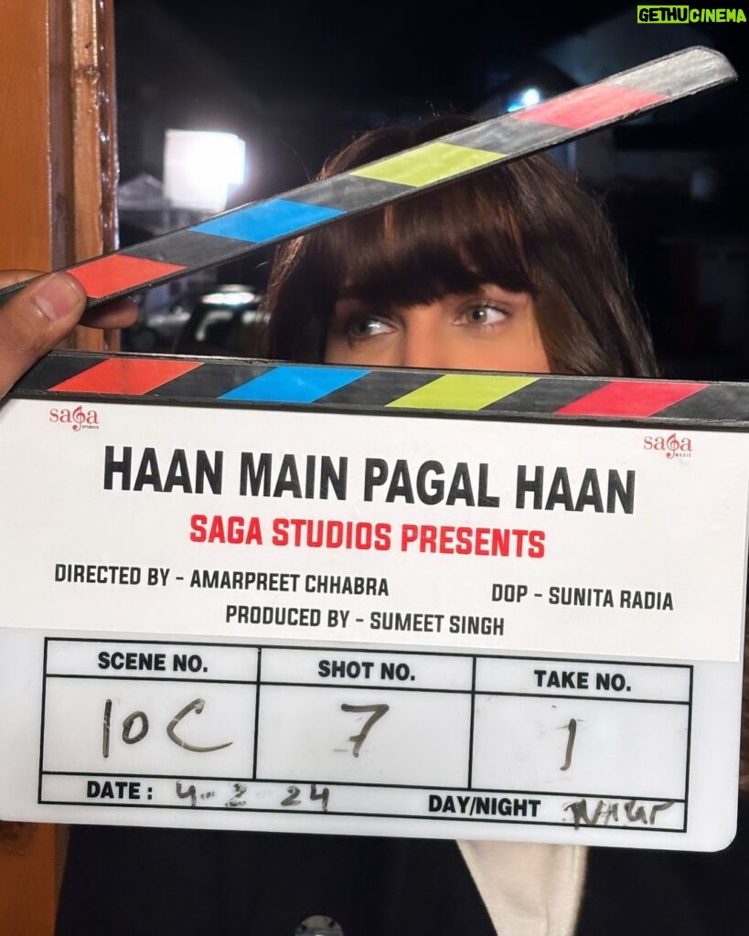 Himanshi Khurana Instagram - New Year and New Experiments with @sagastudiosofficial! Prepping up for an exciting journey “Haan, main paagal haan”- an OTT film- a story from Punjab for the global audiences! Directed by my all time favourite and respected @amarpreetchhabra and produced by a true Punjabi person @sumeetsinghm. Best combination one can ask for! More details coming soon! #kableone #launchingsoon #newott #globalaudience #storiesfrompunjab #sagastudios