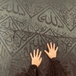 Hina Khan Instagram - Jumma Mubarak Blessed Alhamdullilah MAKE DUA 🤲 @alkhalidtours #umrahwithakt Makkah Masjid-al-Haram