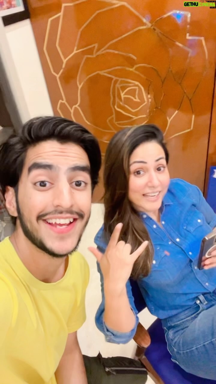 Hina Khan Instagram - Coz I am a prankster 😂 How was the prank @realhinakhan you fell for it hahahhahaha #reelsinstagram #reelitfeelit #reelkarofeelkaro #trendingreels
