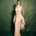 Hina Khan Instagram - 🤍 🕊️ Outfit @kamaalicouture Jewels @renuoberoiluxuryjewellery @karishma.joolry Heels @dune_london_india MUAH @sachinmakeupartist1 @ashwini_hairstylist 📸 @visualaffairs_va