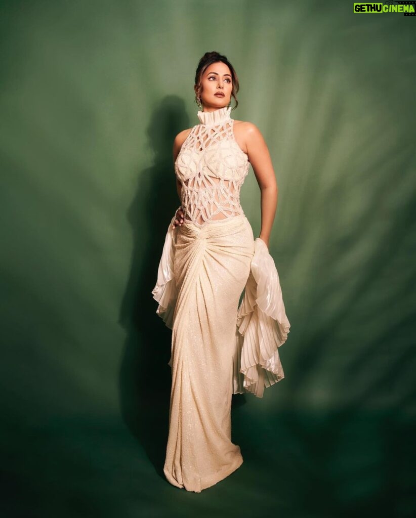 Hina Khan Instagram - 🤍 🕊️ Outfit @kamaalicouture Jewels @renuoberoiluxuryjewellery @karishma.joolry Heels @dune_london_india MUAH @sachinmakeupartist1 @ashwini_hairstylist 📸 @visualaffairs_va