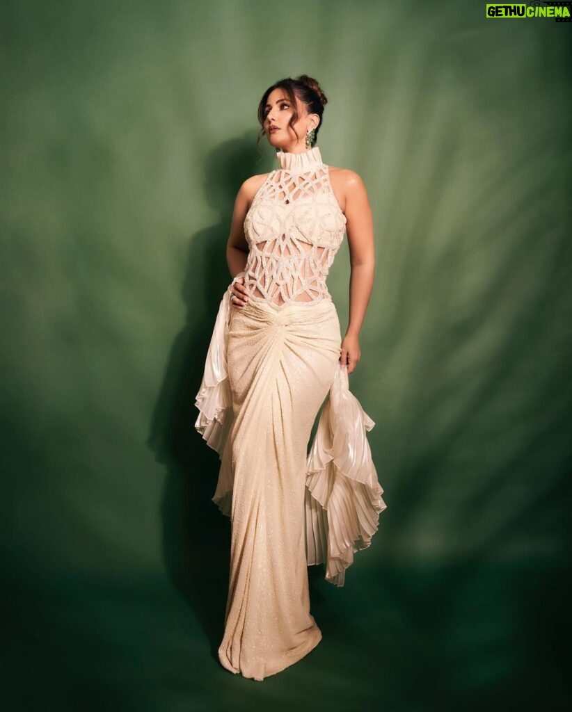 Hina Khan Instagram - 🤍 🕊️ Outfit @kamaalicouture Jewels @renuoberoiluxuryjewellery @karishma.joolry Heels @dune_london_india MUAH @sachinmakeupartist1 @ashwini_hairstylist 📸 @visualaffairs_va